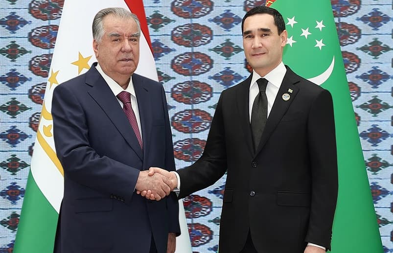 Serdar Berdimuhamedow we Emomali Rahmon türkmen-täjik hyzmatdaşlygynyň esasy ugurlaryny maslahatlaşdylar
