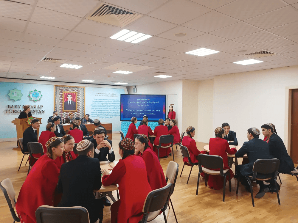 Türkmenistanyň Daşary işler ministrliginiň institutynda diplomatik terjimeçiler bäsleşiginde Halkara hukugy fakultetiniň talyplary ýeňiji boldular