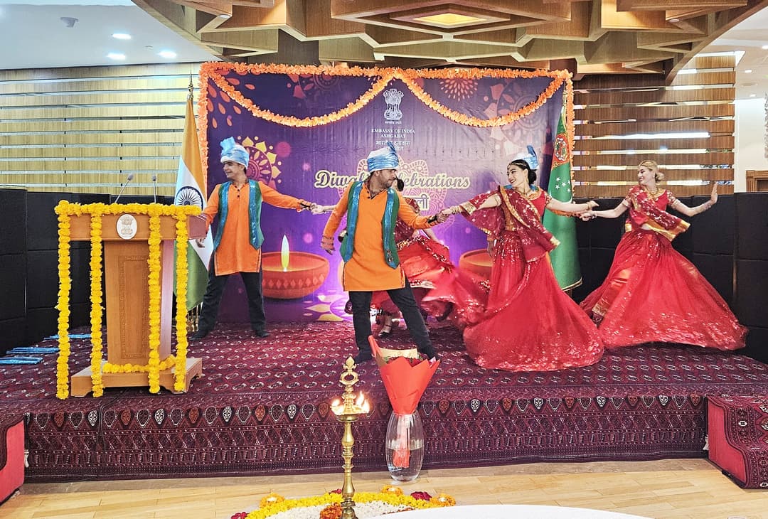 Gadymy Hindi Diwali baýramy Aşgabatda bellendi