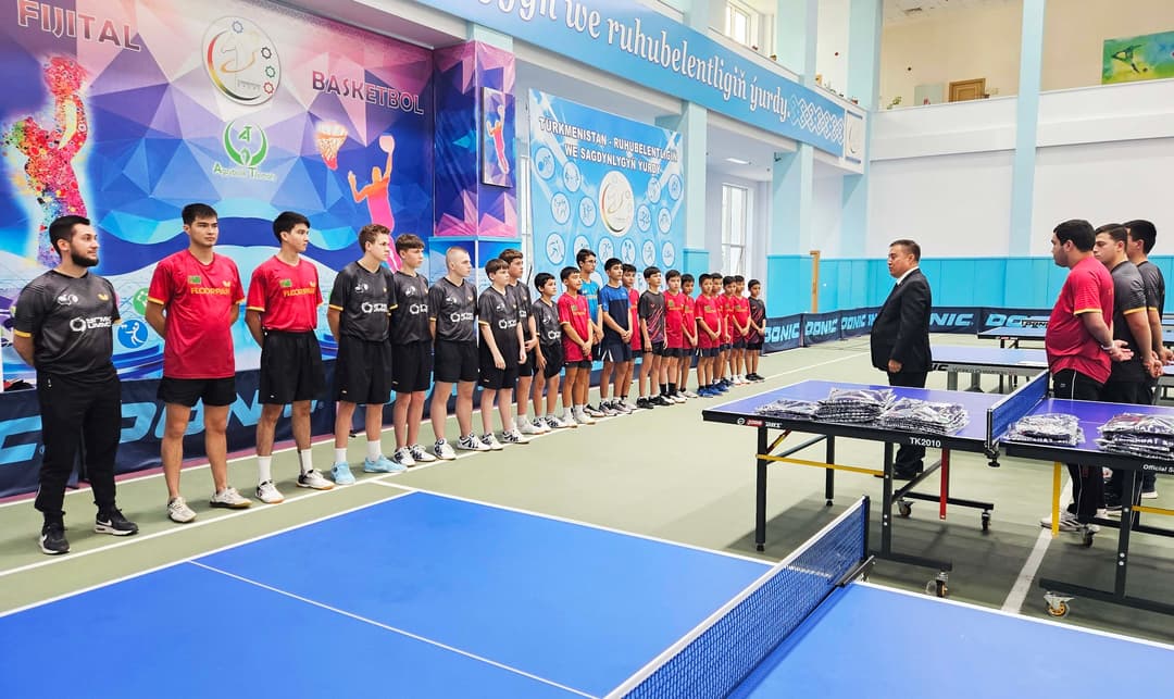 Aşgabatda ilkinji gezek türkmen-russ stol üstündäki tennisi boynça türgenleşigi geçirilýär