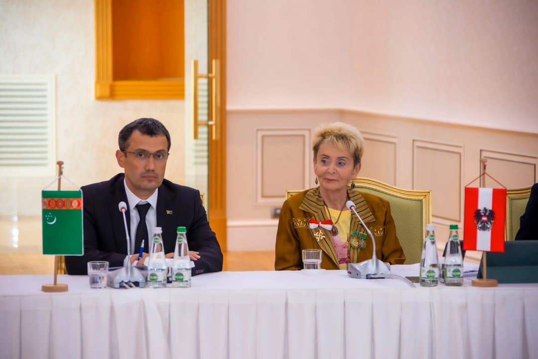 Updated website of the Austrian-Turkmen society and new youth project presented in Ashgabat