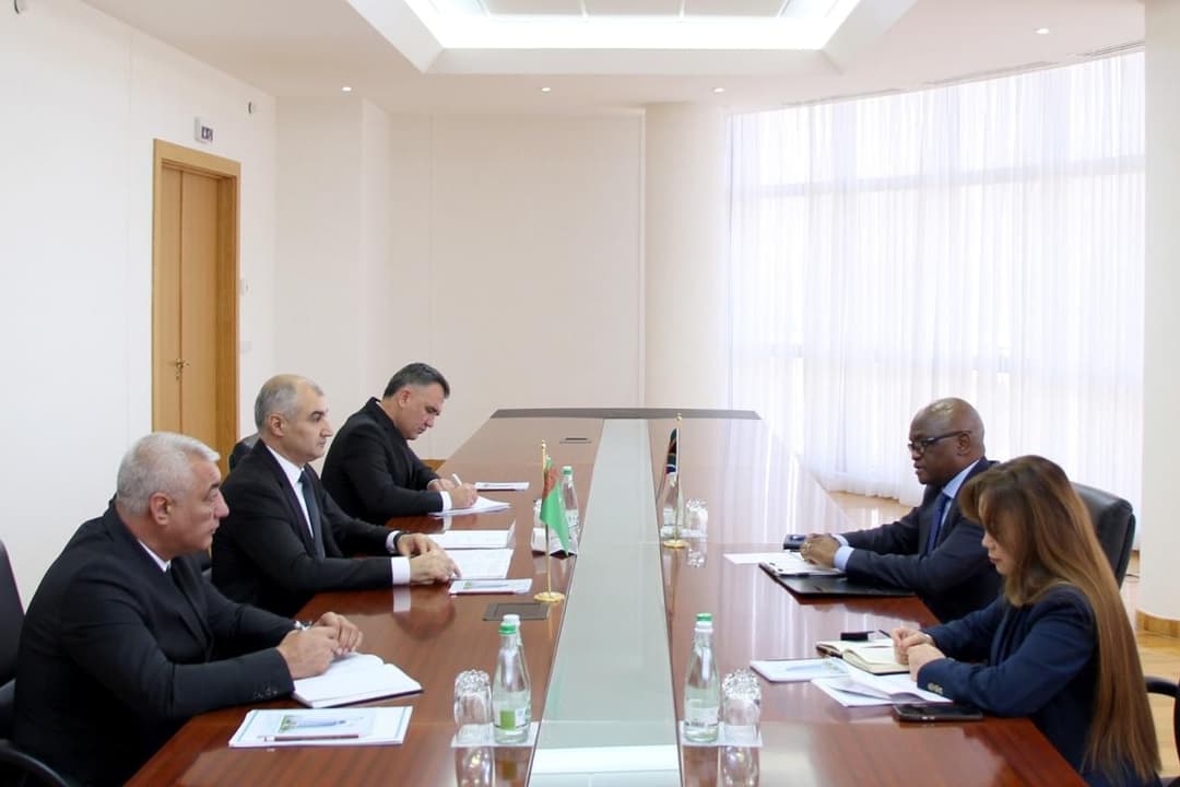 Aşgabatda Türkmenistanyň we Günorta Afrika Respublikasynyň diplomatik gatnaşyklaryny giňeltmek meseleleri ara alnyp maslahatlaşyldy