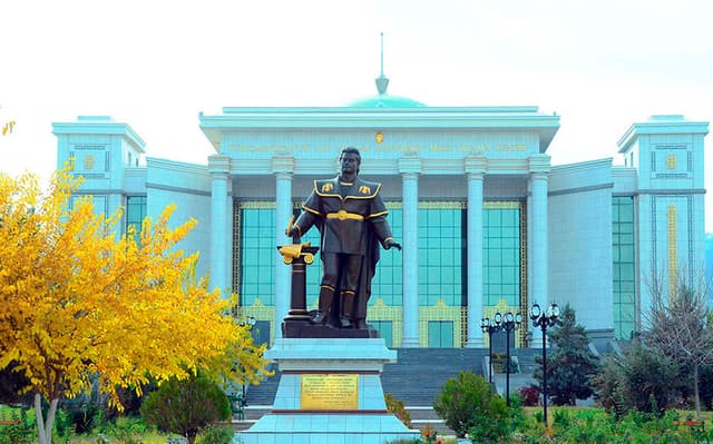 Aşgabat şäheriniň teatrlary tomaşaçylary sahna oýunlara çagyrýar