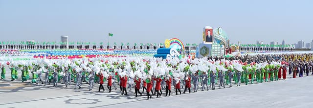 Aşgabatda Türkmenistanyň Garaşsyzlygynyň 34 ýyllygy mynasybetli dabaraly ýöriş