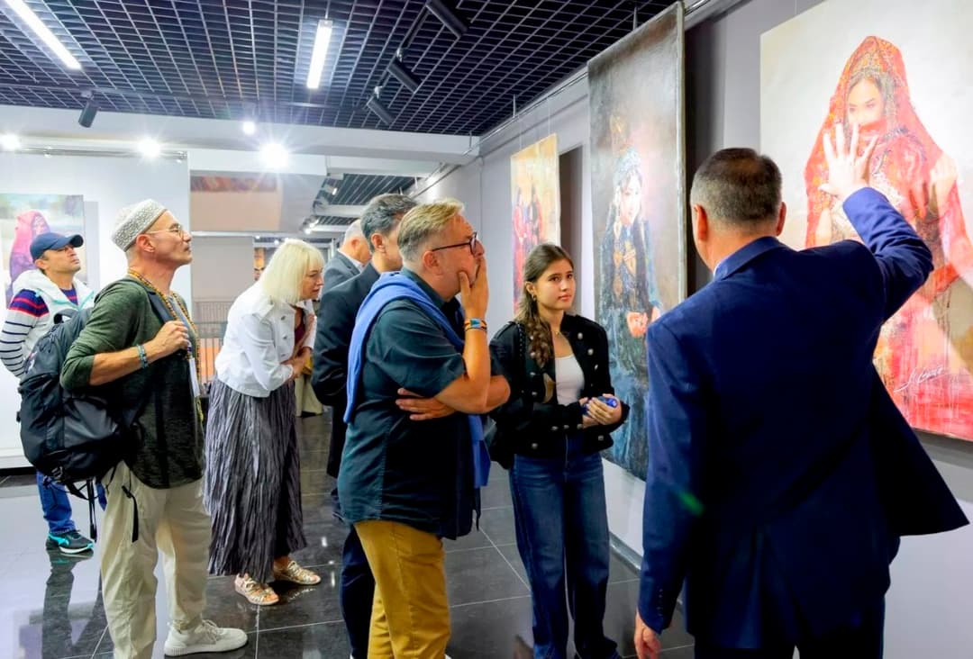 Türkmen suratkeşleriniň sergisi Daşkentde geçirilýän halkara biennale çäklerinde açyldy