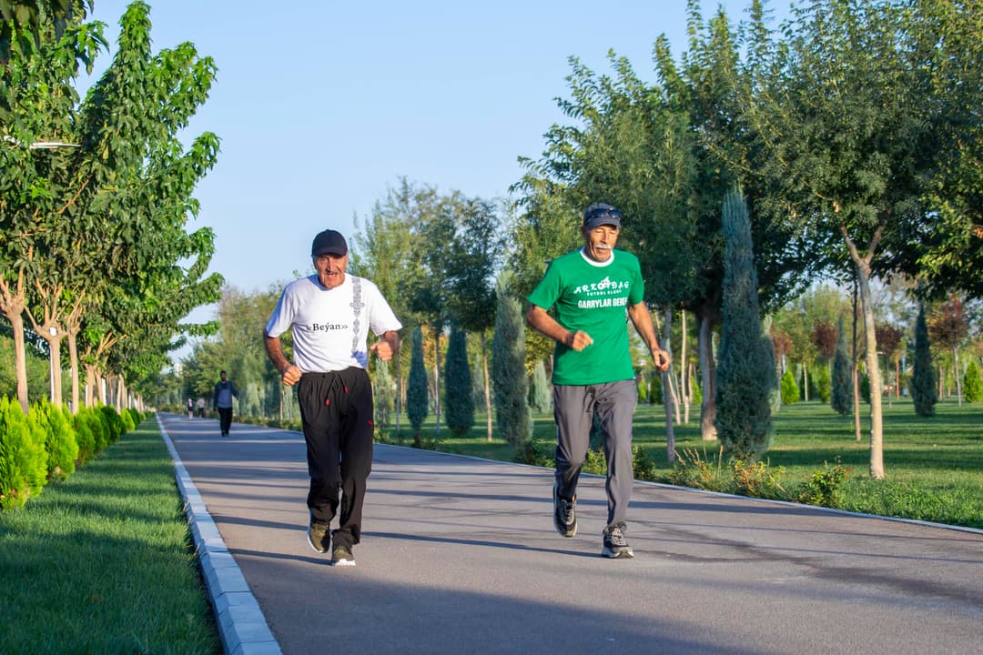 Enthusiastic runner Nurmammet Kakabayev dedicates 35-Kilometer run to Turkmenistan's Independence Anniversary